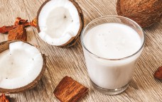 Чем полезно кокосовое молоко?
